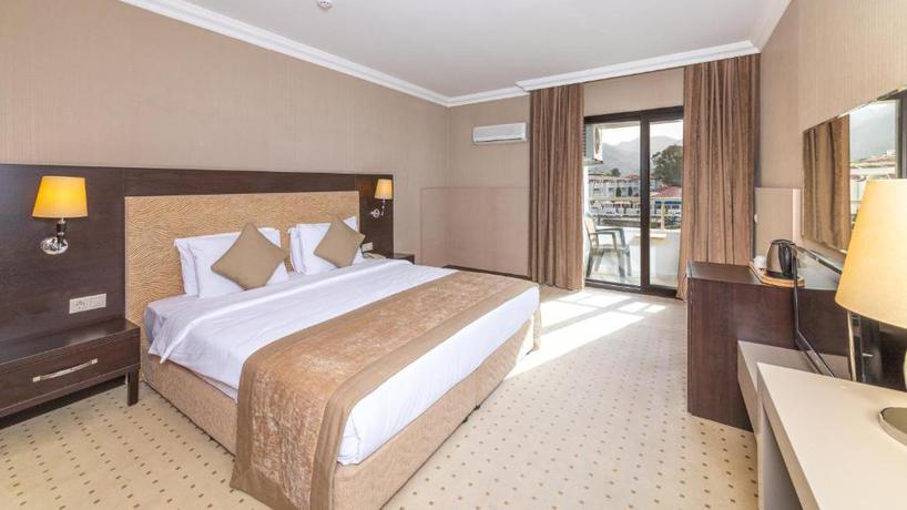 Imagen de la habitación del Hotel Faros Premium Beach. Foto 6