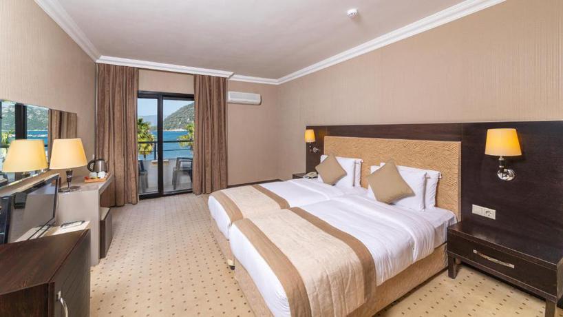 Imagen de la habitación del Hotel Faros Premium Beach. Foto 7