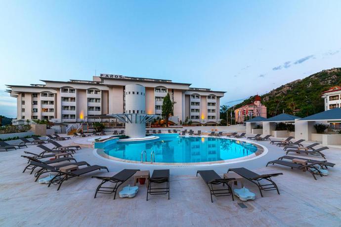 Imagen de la piscina del Hotel Faros Premium Beach. Foto 13