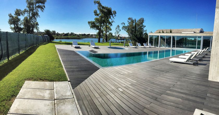 Imagen de la piscina del Hotel Faros de Carrasco Apartments. Foto 15