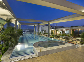 Imagen de la piscina del Hotel Fars And Resorts. Foto 15