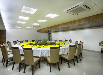 Imagen de los interiores del Hotel Fars And Resorts. Foto 10