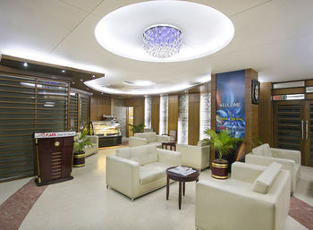 Imagen de los interiores del Hotel Fars And Resorts. Foto 11