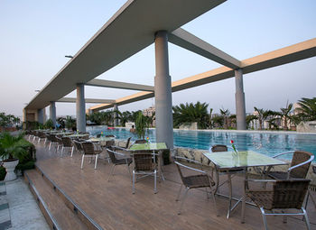 Imagen de la piscina del Hotel Fars And Resorts. Foto 16