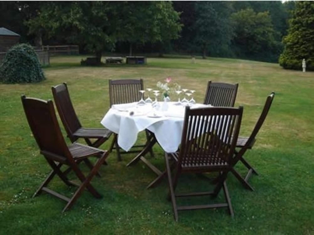 Imagen del bar/restaurante del Hotel Farthings and Restaurant. Foto 5