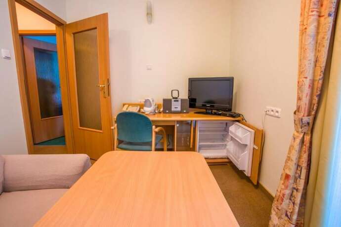 Imagen de la habitación del Hotel Farys. Foto 12