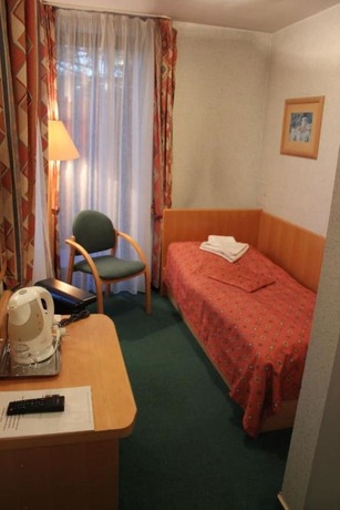 Imagen de la habitación del Hotel Farys. Foto 14
