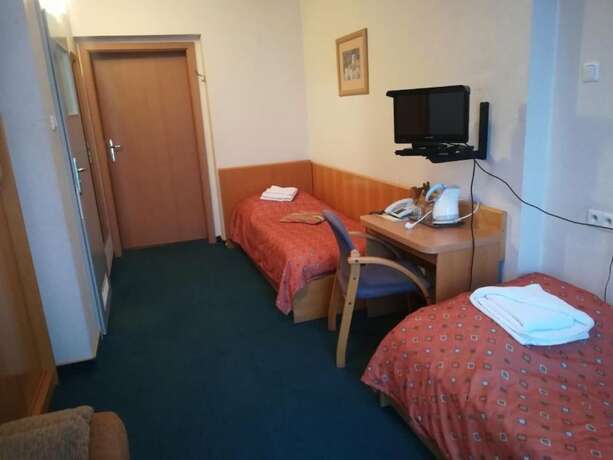 Imagen de la habitación del Hotel Farys. Foto 18