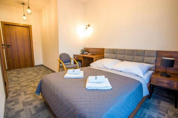 Imagen de la habitación del Hotel Farys. Foto 20