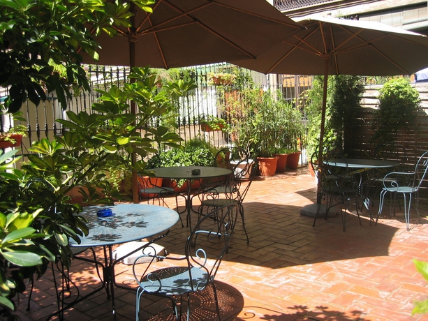 Imagen de los exteriores del Hotel Fashion House. Foto 10