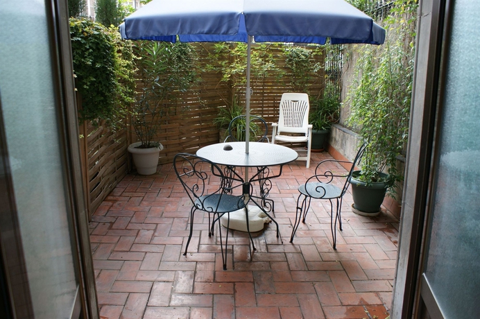 Imagen de los exteriores del Hotel Fashion House. Foto 14