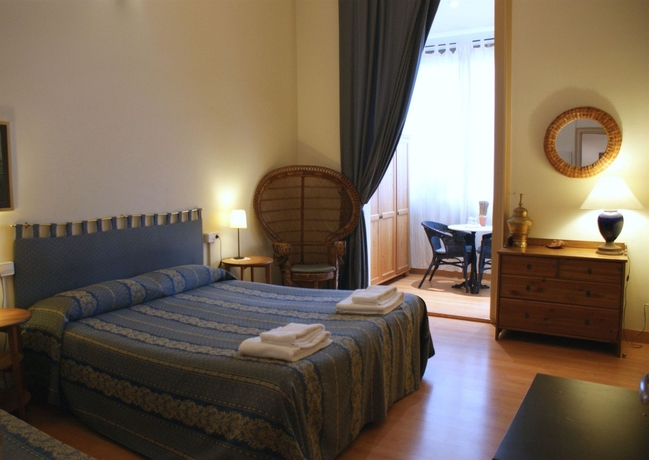 Imagen de la habitación del Hotel Fashion House. Foto 7