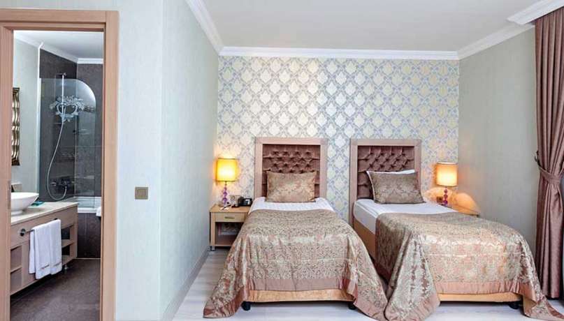 Imagen de la habitación del Hotel FashionTV Luxe Resort. Foto 9