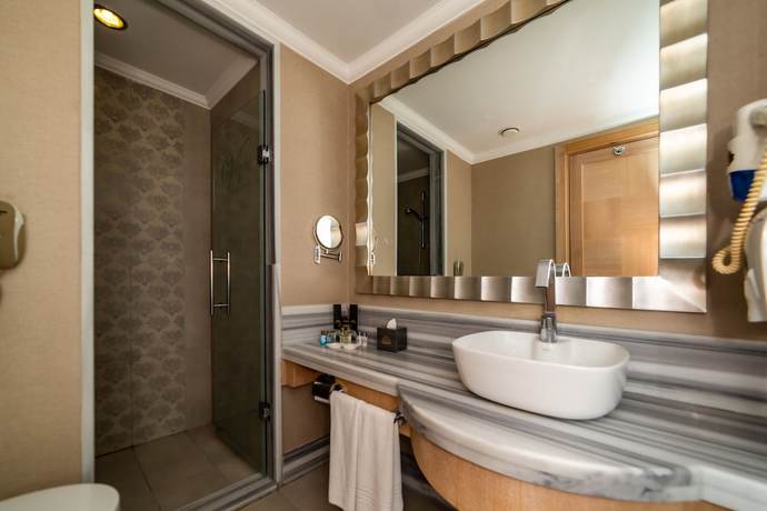 Imagen de la habitación del Hotel FashionTV Luxe Resort. Foto 12