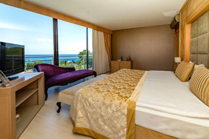 Imagen de la habitación del Hotel FashionTV Luxe Resort. Foto 13
