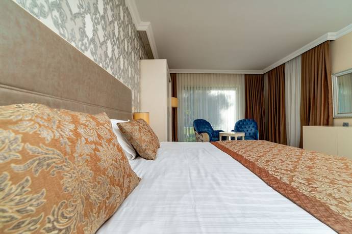 Imagen de la habitación del Hotel FashionTV Luxe Resort. Foto 15