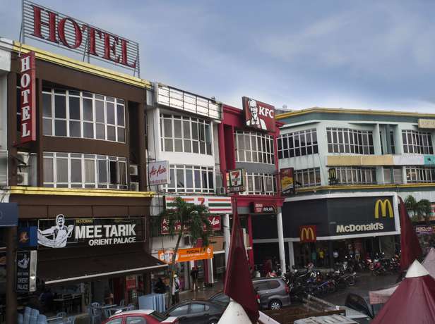 Imagen de la habitación del Hotel Fast Idaman. Foto 10