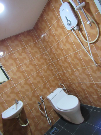 Imagen de los interiores del Hotel Fast Idaman. Foto 19