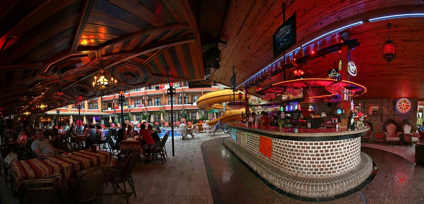 Imagen del bar/restaurante del Hotel Fatih Kleopatra. Foto 3