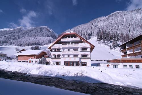 Imagen de la habitación del Hotel Fatlar. Foto 2