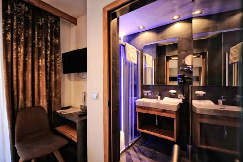 Imagen de la habitación del Hotel Fatlar. Foto 5