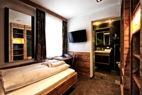 Imagen de la habitación del Hotel Fatlar. Foto 7