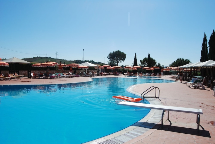 Imagen de la piscina del Hotel Fattoria Belvedere. Foto 15