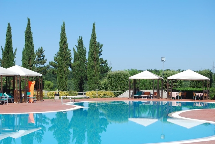 Imagen de la piscina del Hotel Fattoria Belvedere. Foto 16