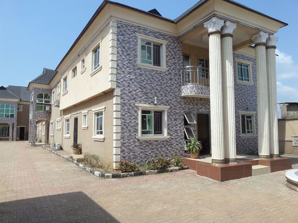 Imagen de los exteriores del Hotel Fatty K and Suites. Foto 17