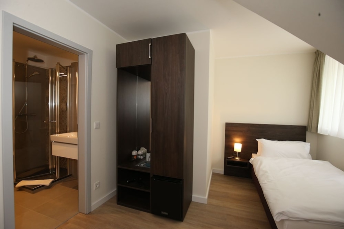 Imagen de la habitación del Hotel F&auml;hrhaus, Dusseldorf. Foto 4