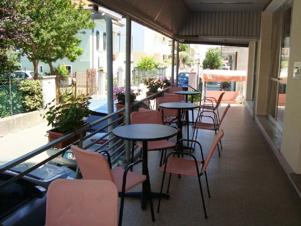 Imagen de los exteriores del Hotel Fausta Igea Marina. Foto 5