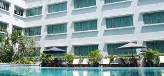 Imagen de la piscina del Hotel Fave Cihampelas. Foto 17