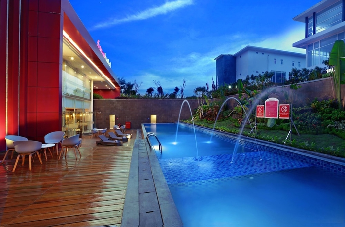 Imagen de la piscina del Hotel Favehotel Banjarbaru - Banjarmasin. Foto 18