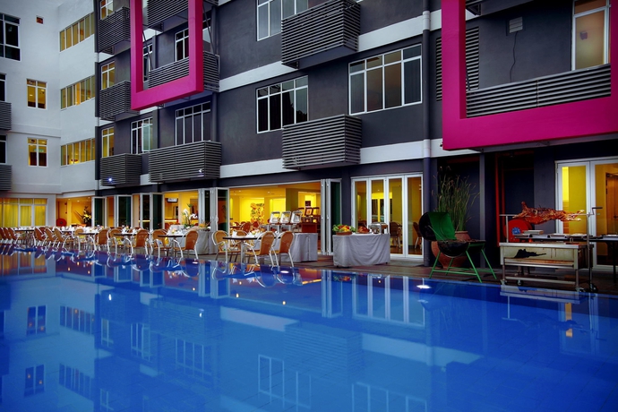 Imagen de la piscina del Hotel Favehotel Cenang Beach - Langkawi. Foto 12