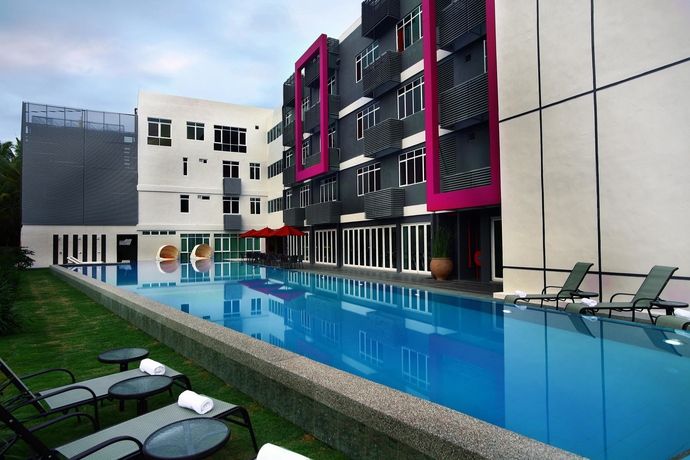 Imagen de la piscina del Hotel Favehotel Cenang Beach - Langkawi. Foto 14