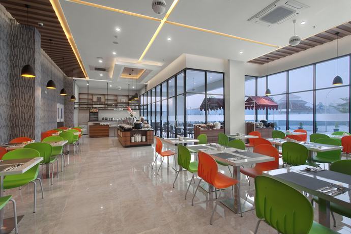 Imagen del bar/restaurante del Hotel Favehotel Hasyim Ashari. Foto 2