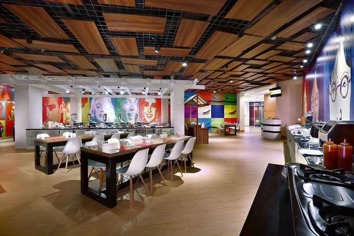 Imagen del bar/restaurante del Hotel Favehotel Jababeka Cikarang. Foto 3