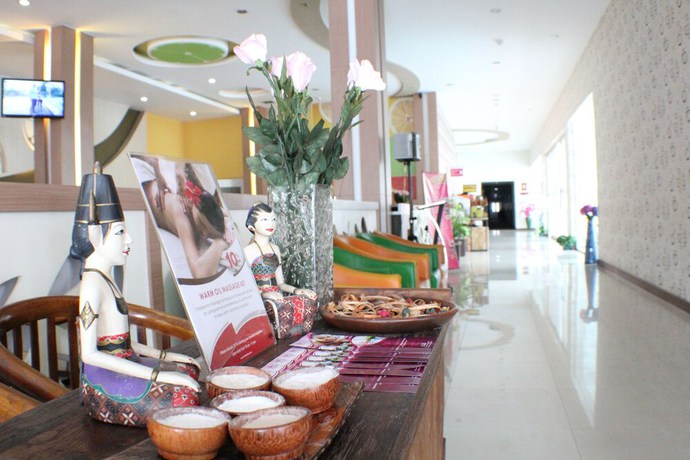 Imagen de los interiores del Hotel Favehotel Kusumanegara. Foto 15