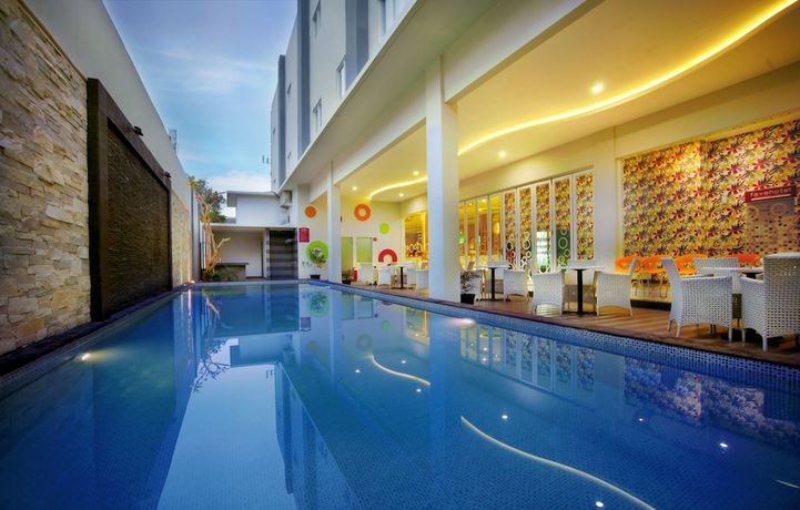 Imagen de la piscina del Hotel Favehotel Kusumanegara. Foto 18