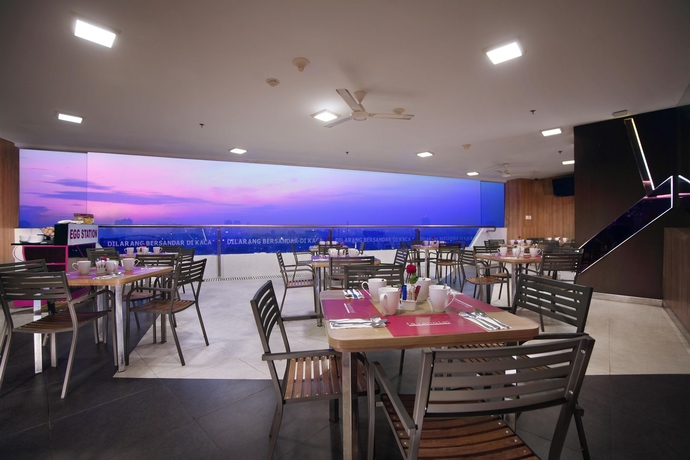 Imagen del bar/restaurante del Hotel Favehotel Ltc Glodok Jakarta. Foto 3