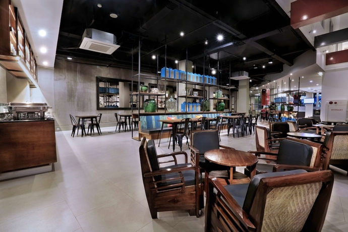 Imagen del bar/restaurante del Hotel Favehotel Margonda. Foto 3