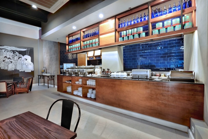 Imagen del bar/restaurante del Hotel Favehotel Margonda. Foto 4
