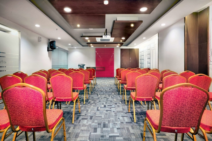 Imagen de los interiores del Hotel Favehotel Margonda. Foto 17
