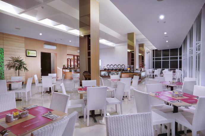 Imagen del bar/restaurante del Hotel Favehotel Simpang Lima - Semarang. Foto 2