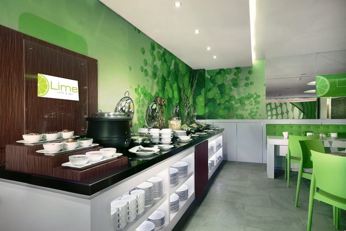 Imagen del bar/restaurante del Hotel Favehotel Sunset Seminyak - Chse Certified. Foto 3