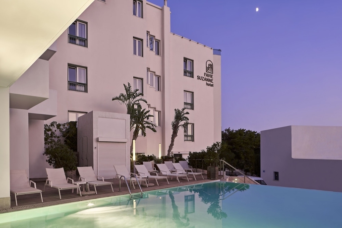 Imagen de la piscina del Hotel Favie Suzanne. Foto 17