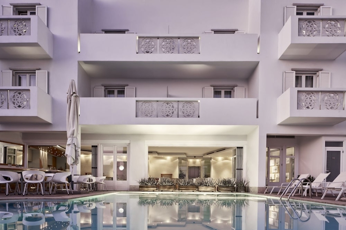 Imagen de la piscina del Hotel Favie Suzanne. Foto 19