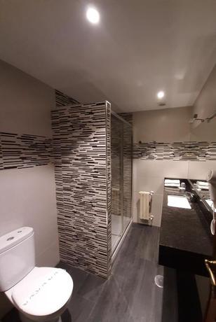 Imagen de la habitación del Hotel Favila. Foto 3