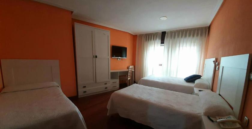 Imagen de la habitación del Hotel Favila. Foto 5