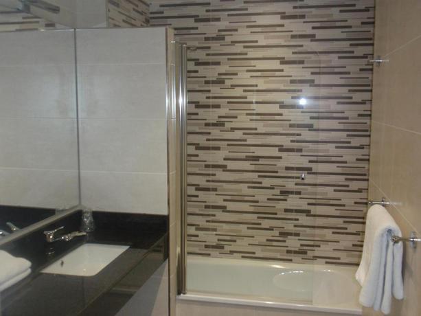 Imagen de la habitación del Hotel Favila. Foto 7